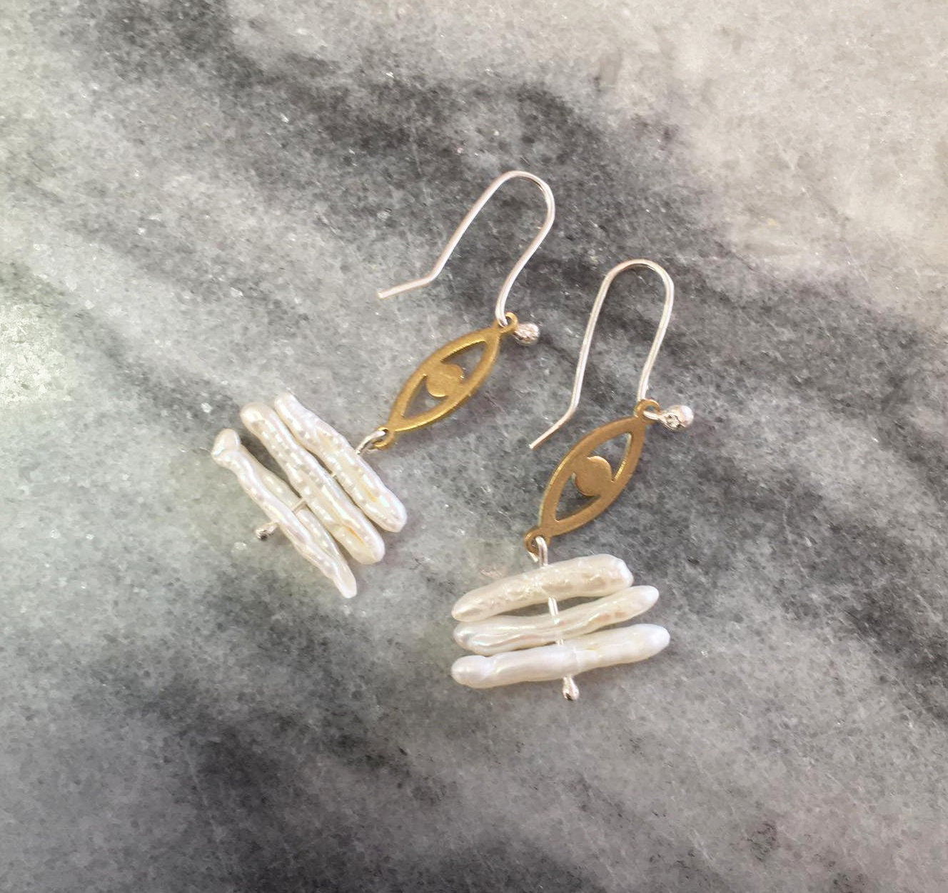 Lyra earrings, brass, pearl and silver hooks