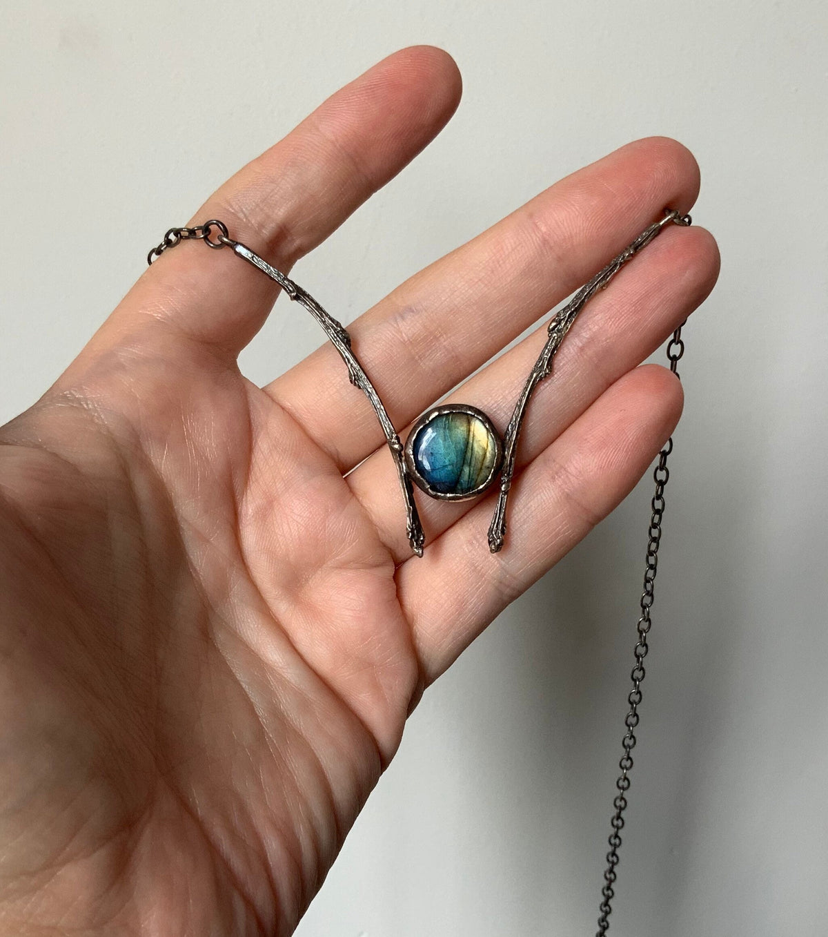 Mos ketting, Zilveren takjesketting met labradoriet