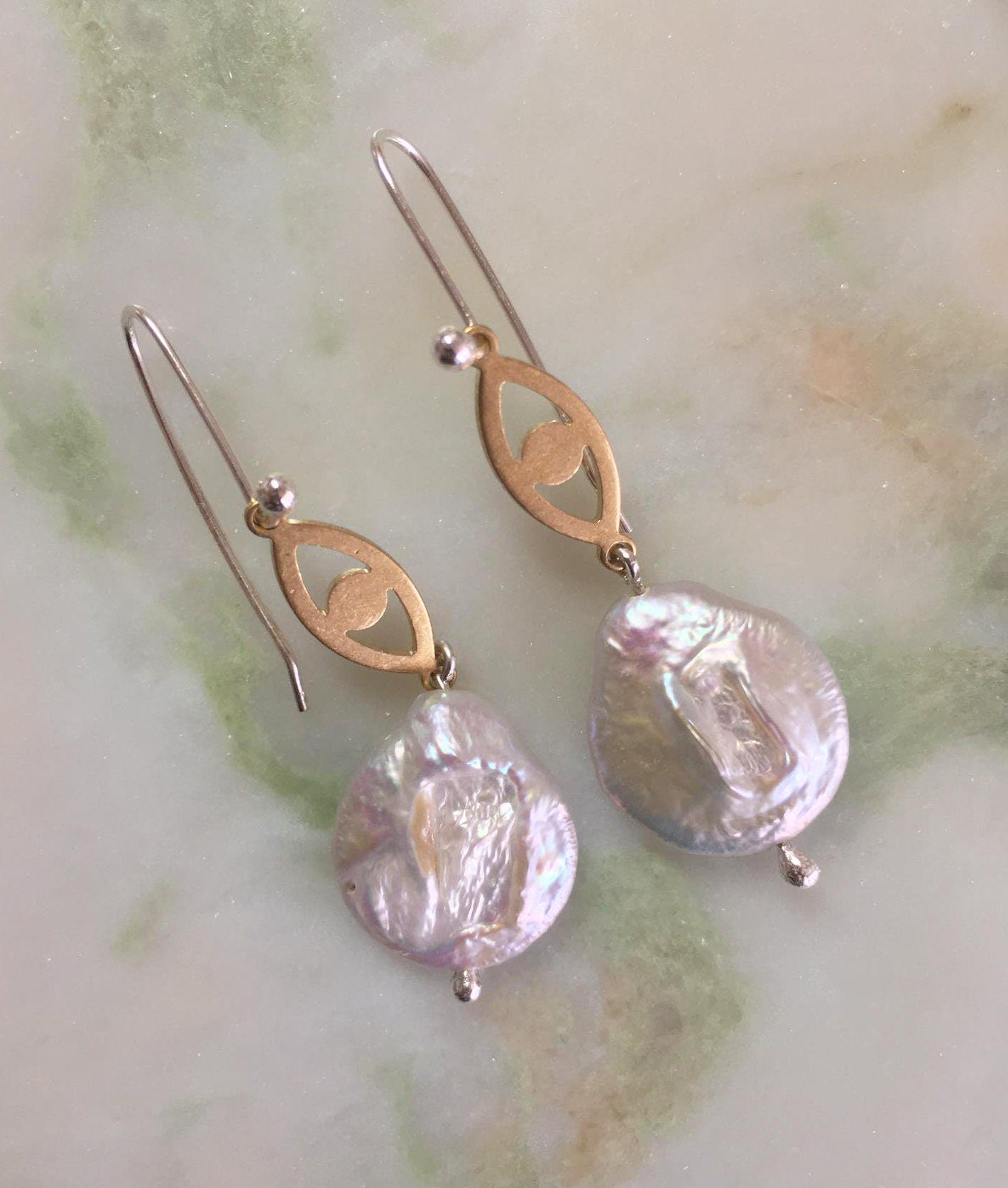 Lumi earrings, brass, pearl and silver hooks