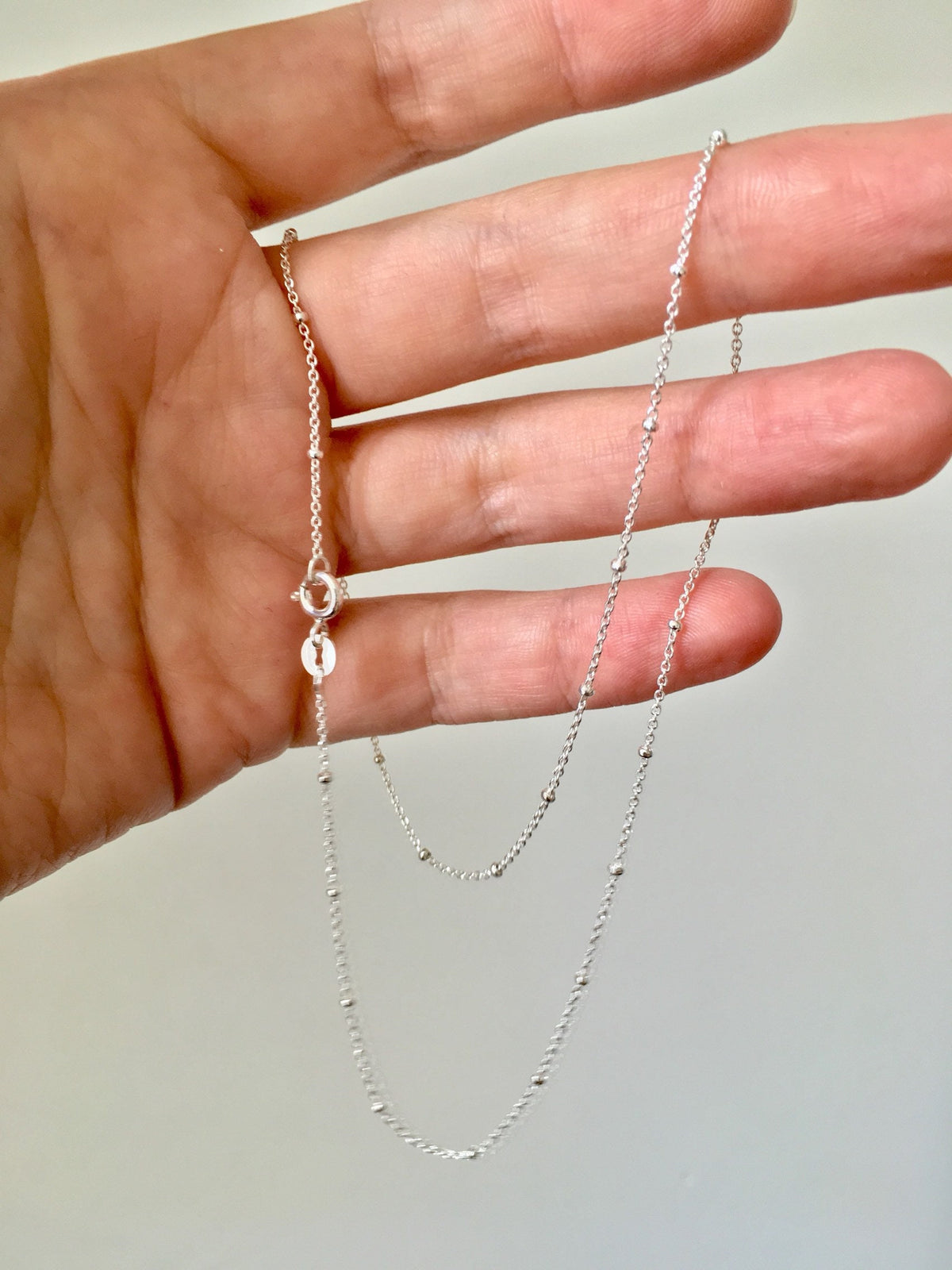 Zilveren kralenketting, lichte ketting