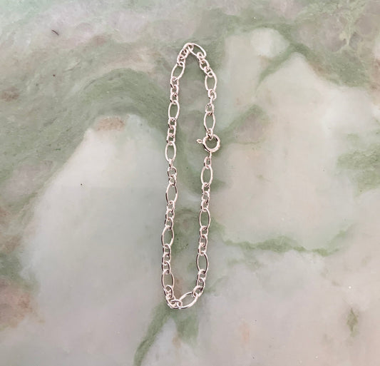 Izar bracelet, oval and round loops