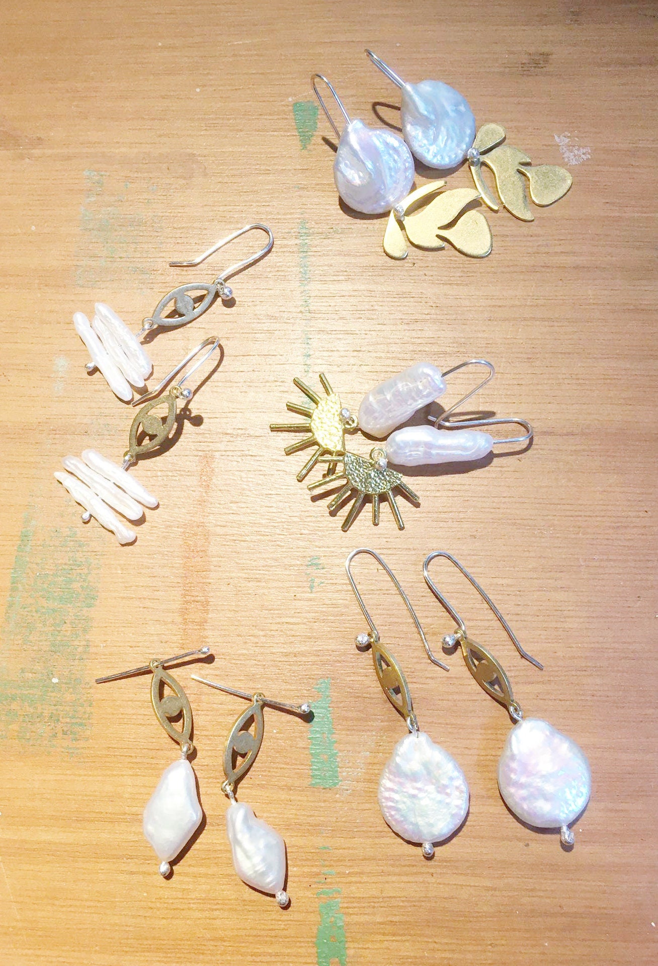 Macy earrings, brass, pearl and silver hooks