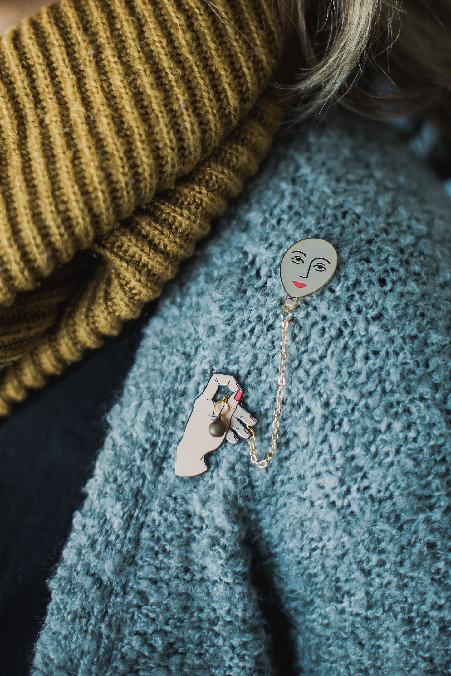 Balloon pin chain