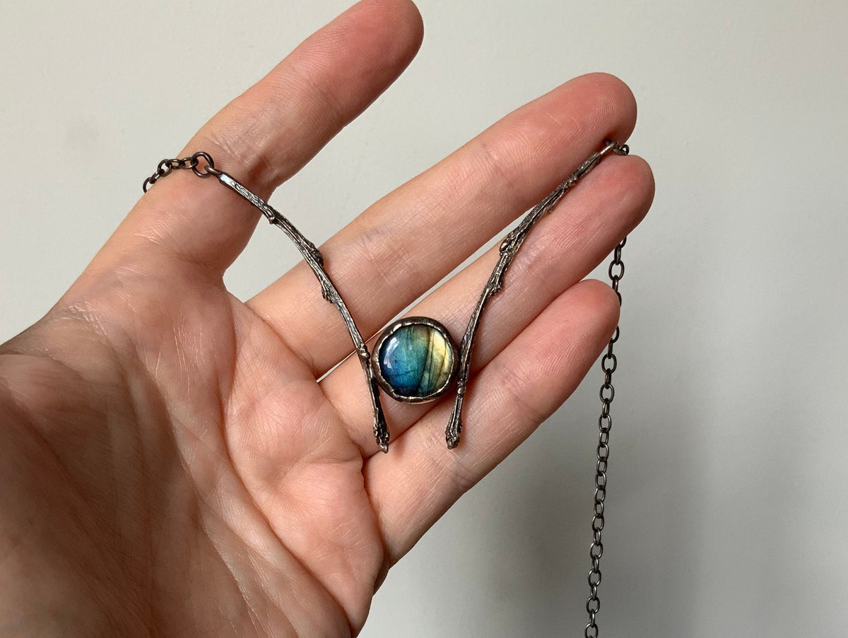 Mos ketting, Zilveren takjesketting met labradoriet