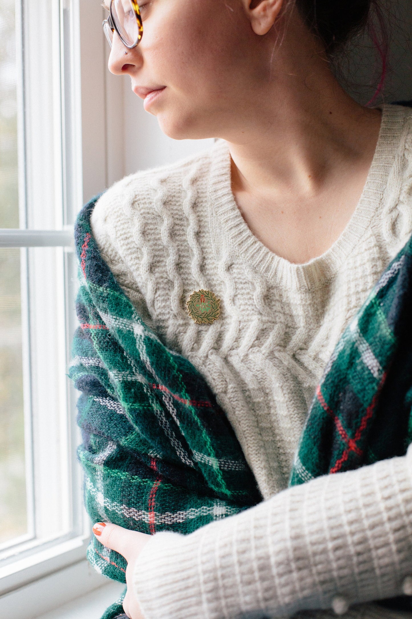 Christmas wreath enamel pin
