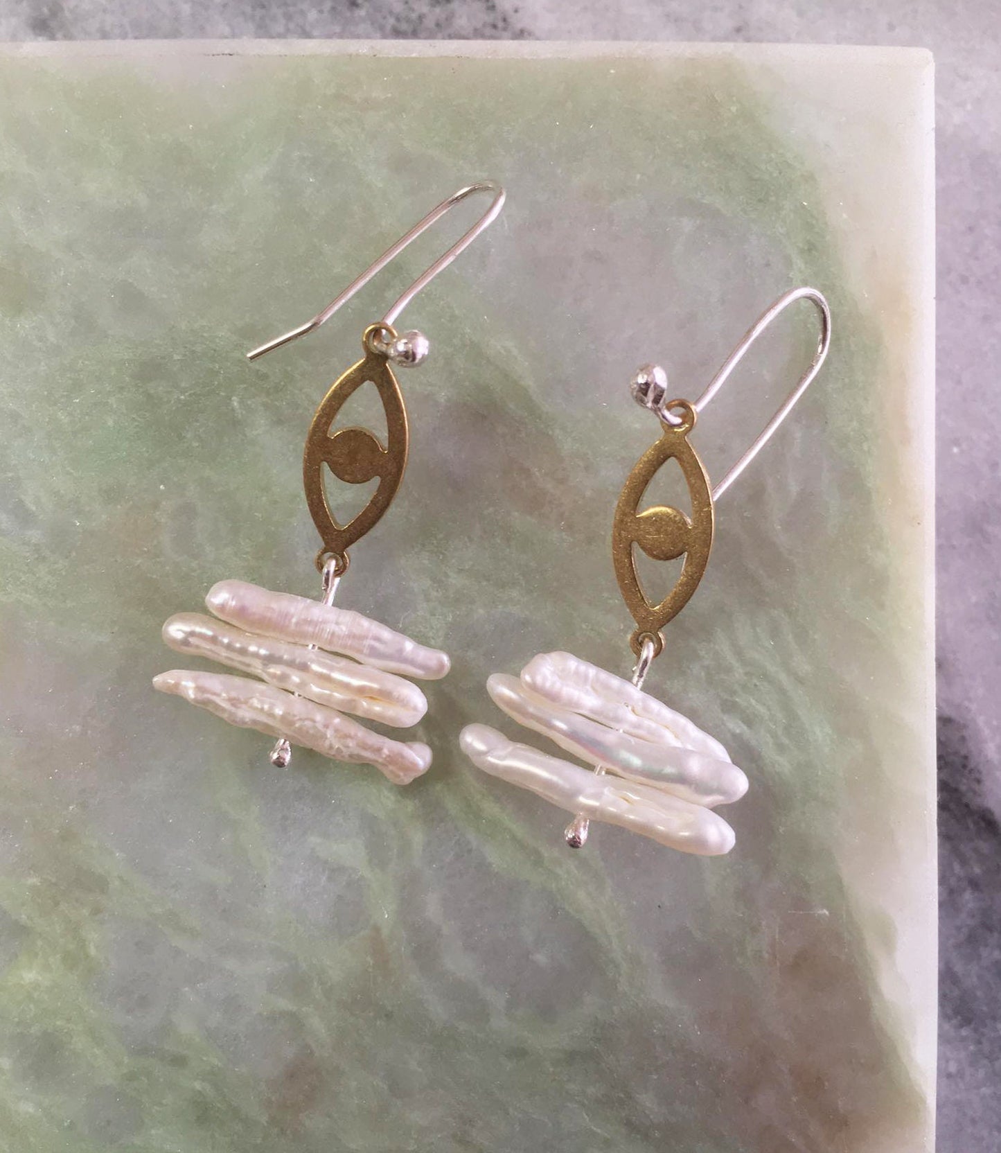 Lyra earrings, brass, pearl and silver hooks