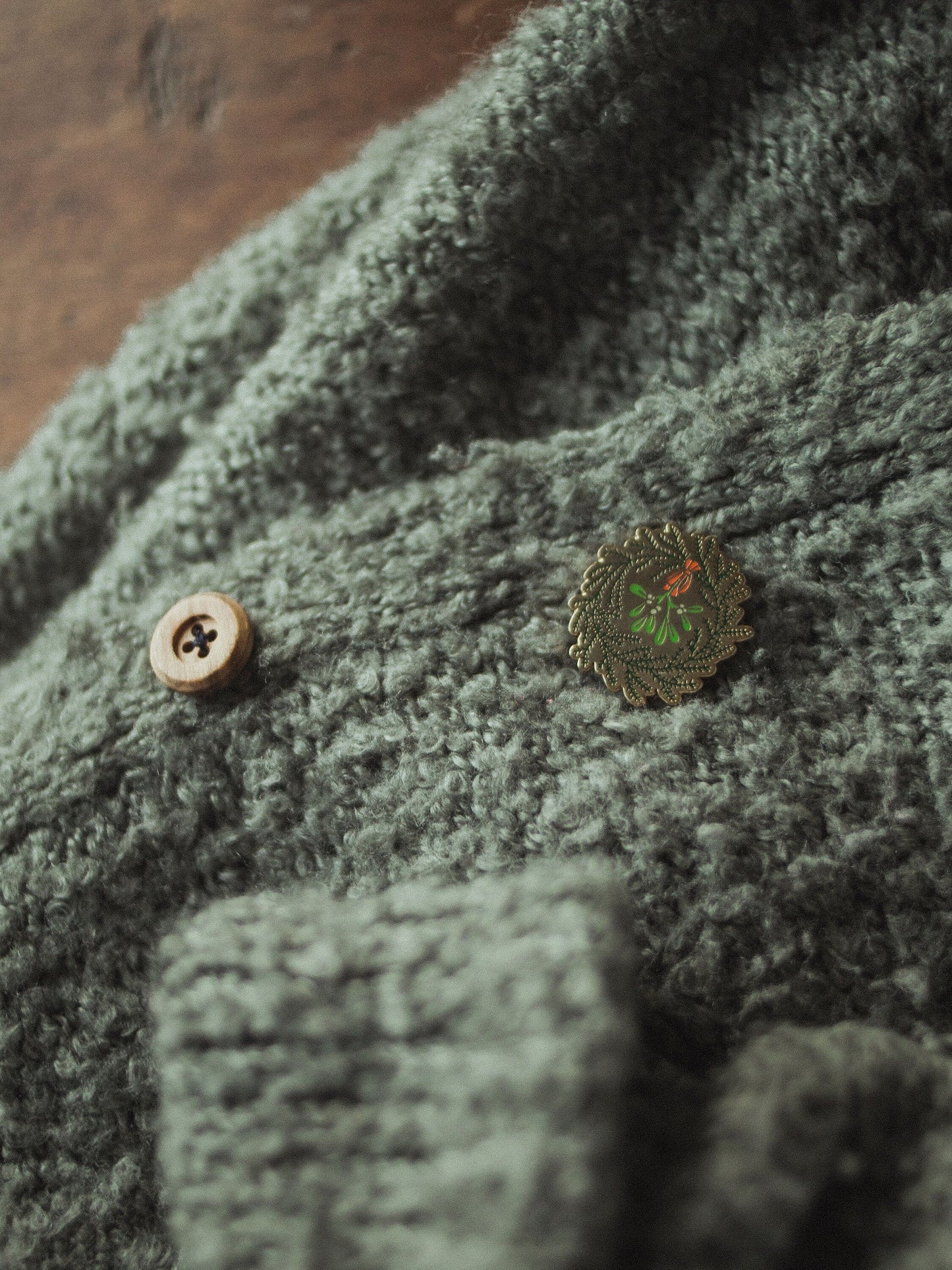 Christmas wreath enamel pin