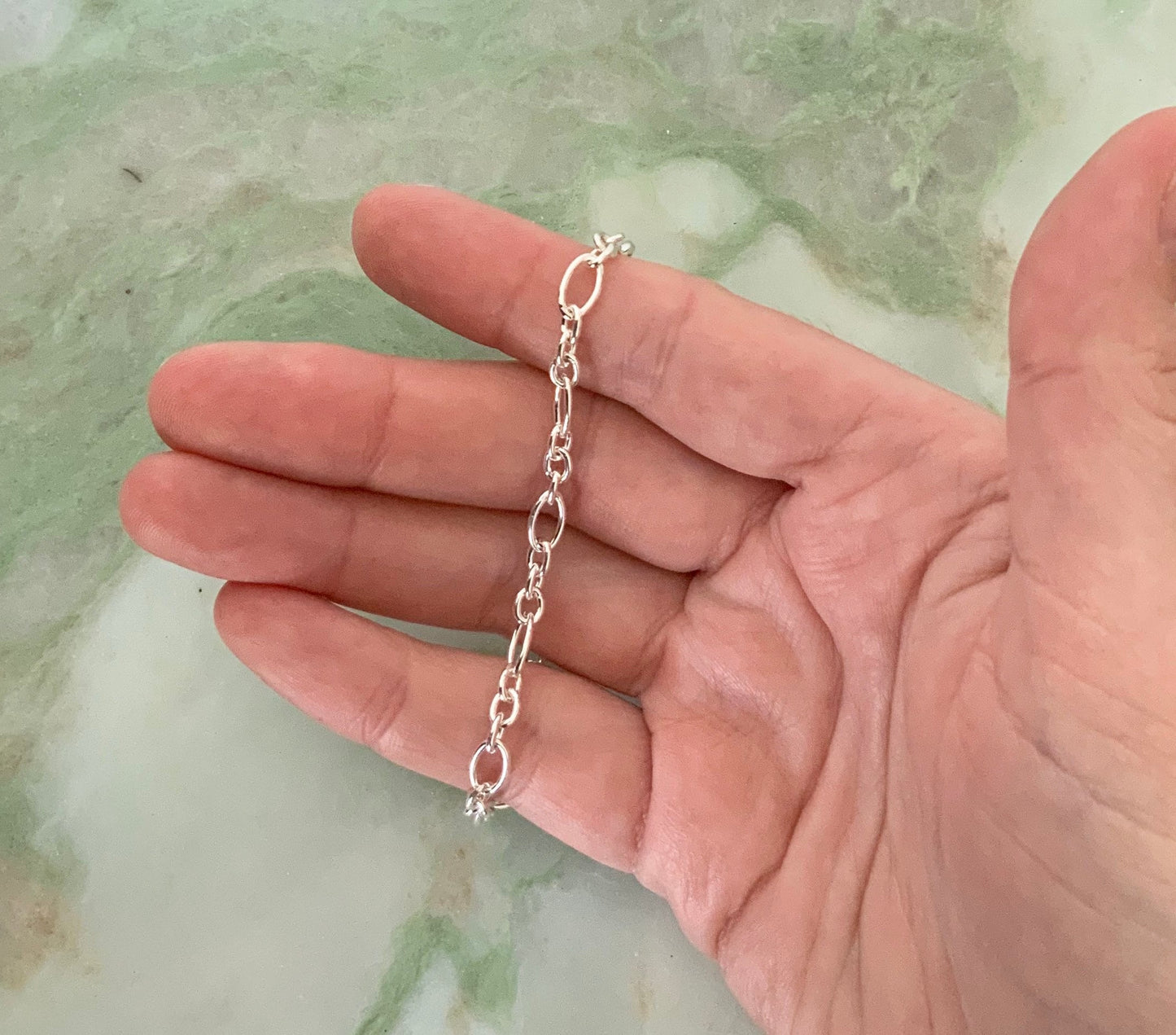 Izar bracelet, oval and round loops