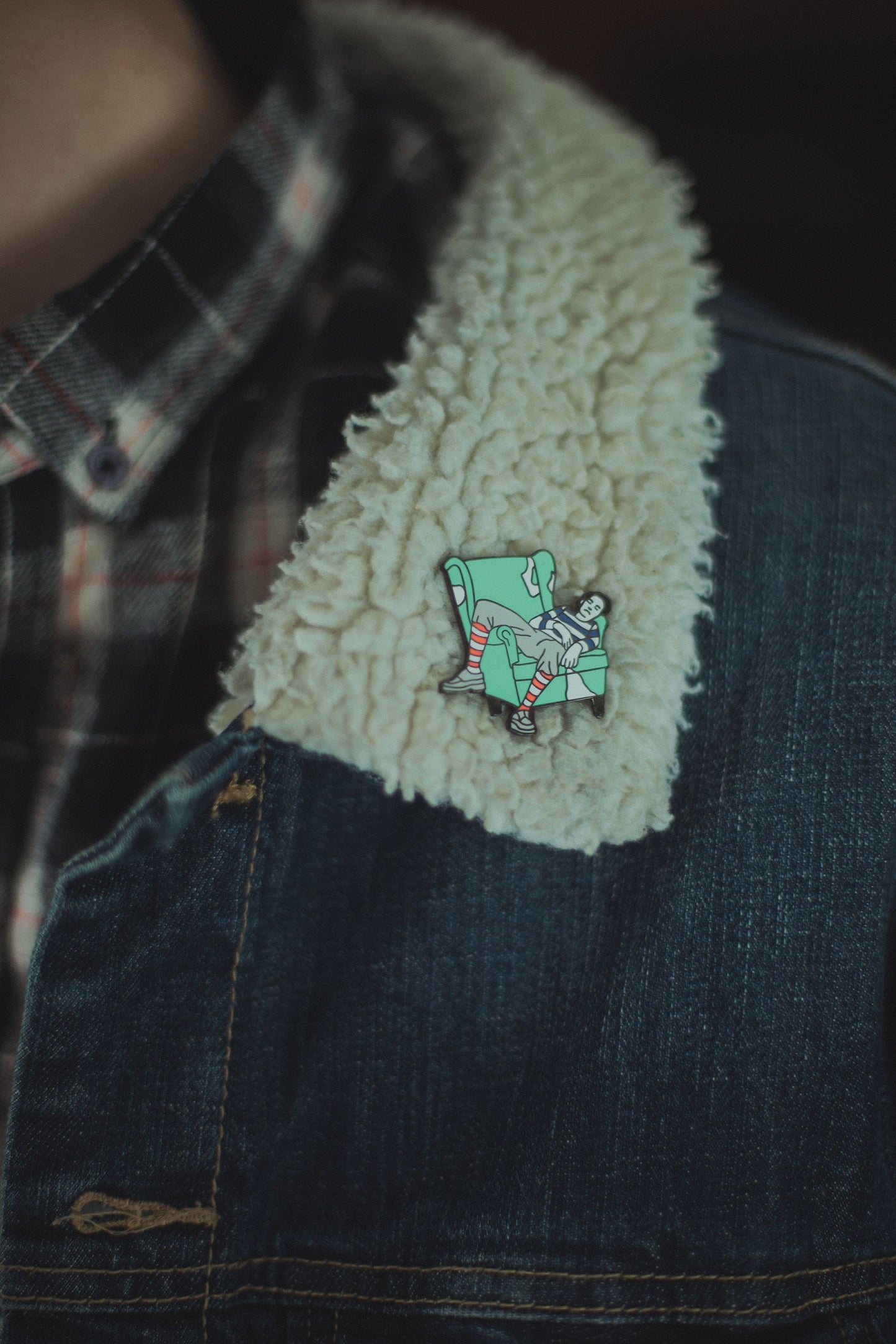 Hard enamel lazy man pin