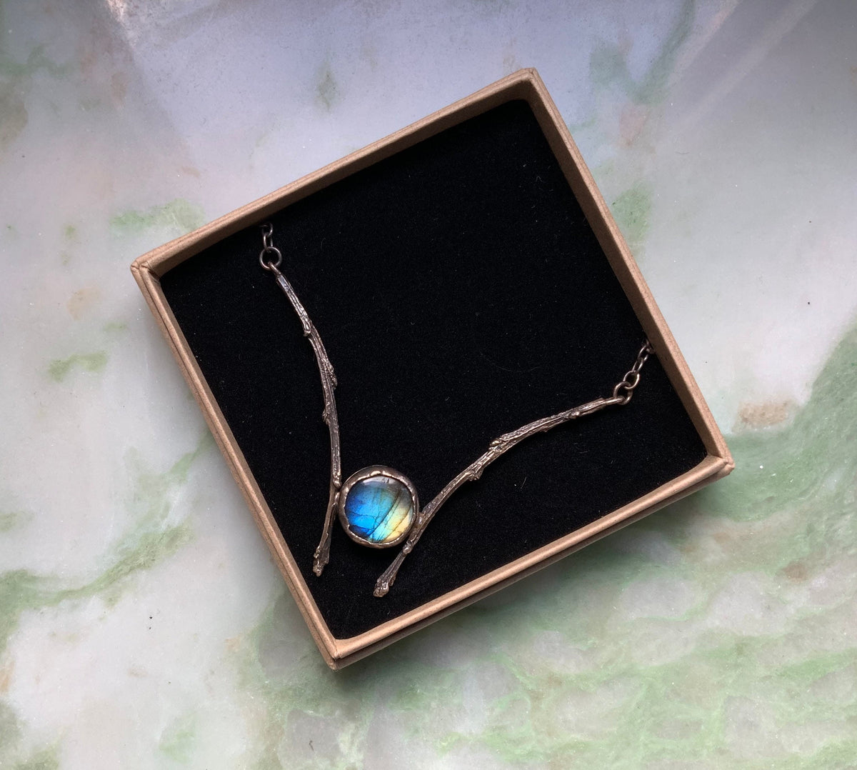 Mos ketting, Zilveren takjesketting met labradoriet