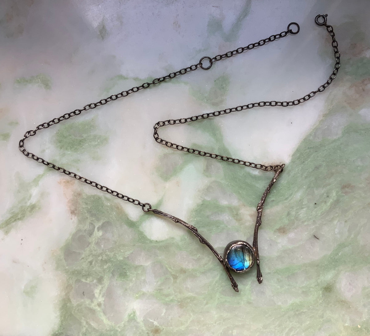 Mos ketting, Zilveren takjesketting met labradoriet